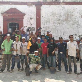 Migrantes apoyan a afectados de sismo