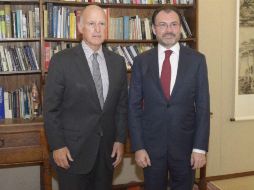 De gira por Estados Unidos, Videgaray sostuvo también un encuentro con el gobernador de California, Edmund G. Brown. EFE / SRE