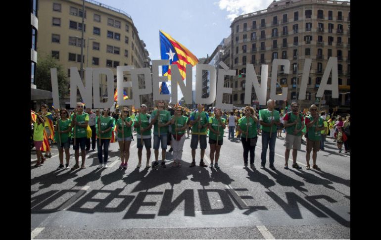 En un punto, la multitud gritó al unísono '¡Independencia!'. EFE / M. Pérez