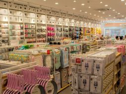 La empresa japonesa tiene más de mil 500 sucursales en más de 40 países. FACEBOOK / MinisoMexico
