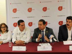 En rueda de prensa, autoridades sanitarias anuncian las medidas que tomarán este fin de semana. ESPECIAL /