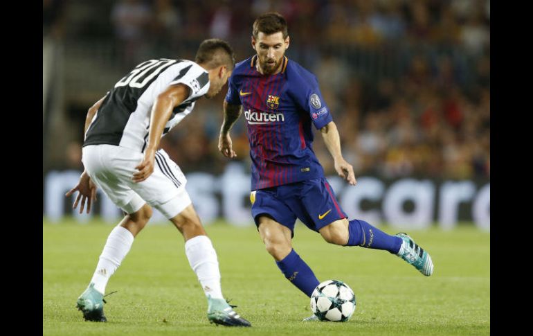 Messi bate a 'Gigi' con un disparo raso a la izquierda del portero. AP / F. Seco