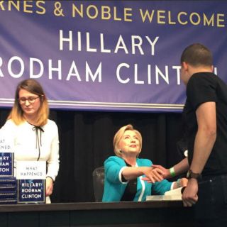 Hillary Clinton lanza un libro sobre la elección de 2016