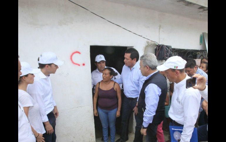 Miguel Ángel Osorio Chong y el gobernador de Chiapas, Manuel Velasco, realizaron un recorrido en Ejido Lázaro Cárdenas, en Chiapas. NTX / SEGOB