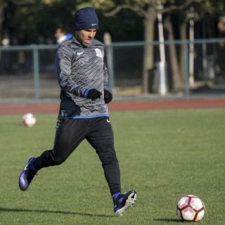Carlos Tevez tiene sobrepeso, según su equipo en China
