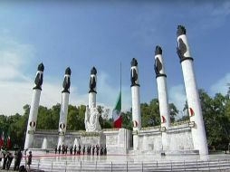 El acto solemne se realiza al pie del monumento de los héroes que defendieron el Castillo en 1847. YOUTUBE / Gobierno de la República