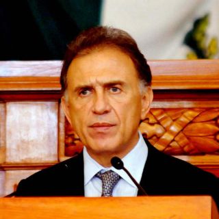 El PRI Veracruz denuncia a Yunes por reparto de despensas