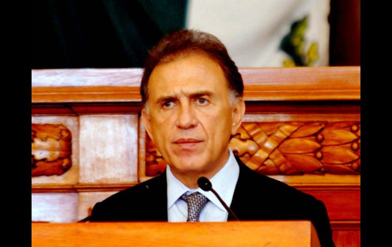 Piden investigar si se usó dinero público en la entrega de despensas a damnificados por ''Katia'' por medio de la fundación ''Yunete''. SUN / ARCHIVO