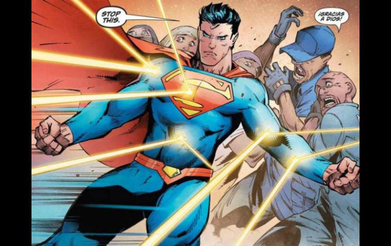 En el cómic se muestra a Superman bloqueando balas dirigidas a inmigrantes en Estados Unidos. ESPECIAL / DC Comics