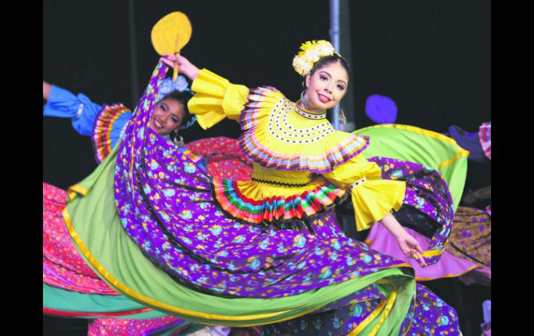 Color. Los bailes típicos y la música tradicional, parte de la oferta de entretenimiento. AP / ARCHIVO