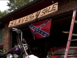 El sujeto defiende que para él la bandera confederada no representa el racismo, sino la rebeldía sureña. ESPECIAL / fox4kc.com