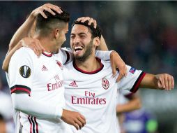 El portugués André Silva (L) guía al Milan en su categórico triunfo sobre el Austria.  /