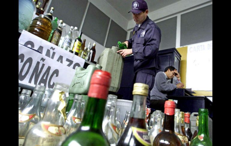 Lasa aduanas estarán mejor preparadas para la importación de bebidas alcóholicas. AP / ARCHIVO