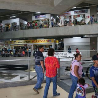 Aprueban compra de mobiliario para oficinas en el Mercado Corona