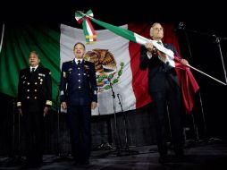 Julián Ventura, embajador de México en Reino Unido, encabeza los actos cívicos en conmemoración de la Independencia. TWITTER / @JulianVenturaV