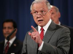 Sessions dijo que se negarían los fondos porque las ciudades santuario ‘no cumplen voluntariamente’ con la ley federal. AP / ARCHIVO