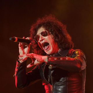 Bunbury y Calamaro viajan a 'Un mundo raro'