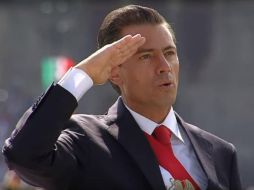 Enrique Peña Nieto, rindiendo honores a la Bandera Nacional. YOUTUBE / Gobierno de la República