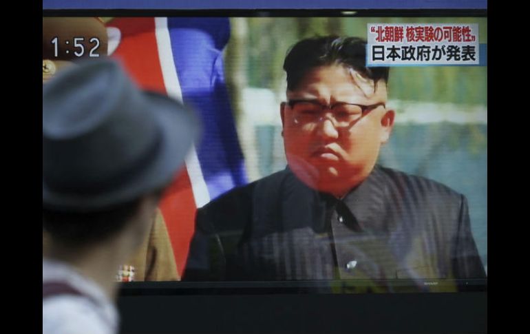 El líder norcoreano aseguró que el lanzamiento del misil de mediano alcance de tipo Hwasong-12 resultó un éxito. AP / ARCHIVO