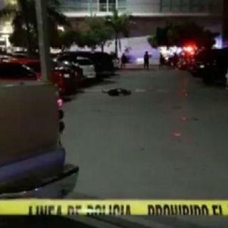 Asesinan a dos agentes ministeriales en un centro comercial de Cancún
