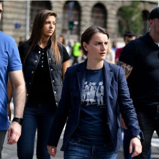 Primera ministra serbia se une a la marcha del orgullo en Belgrado