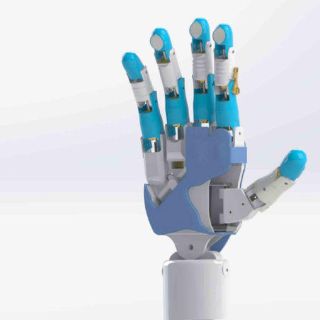 Hacen diseño para prótesis robótica de mano en el CUCEI