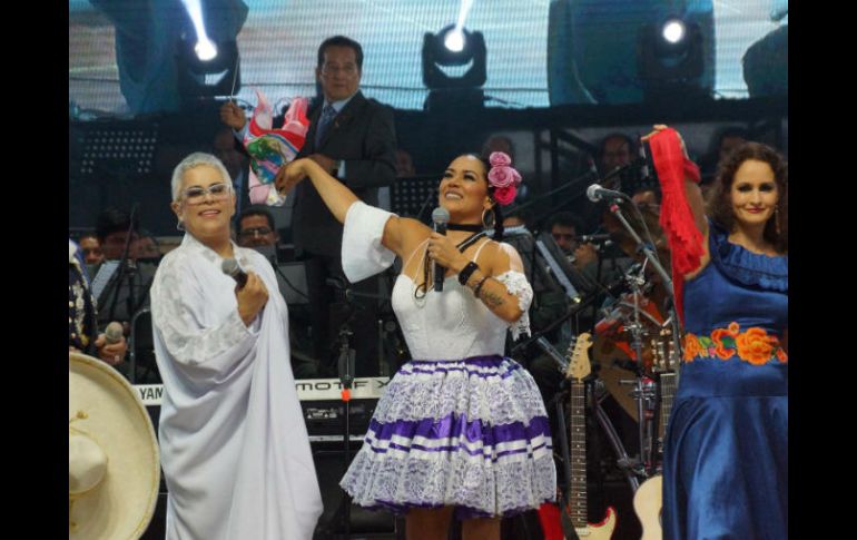 Eugenia León, Tania Libertad, Filippa Giordano, Natalia Toledo y Mardonio Carballo actuaron en el evento. SUN / RCC