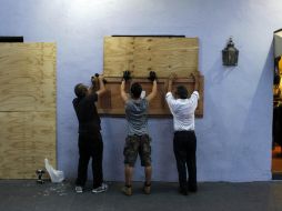 En Martinica, las autoridades ordenaron a la población permanecer bajo techo y estar preparados para apagones o recortes de agua. AFP / R. Arduengo