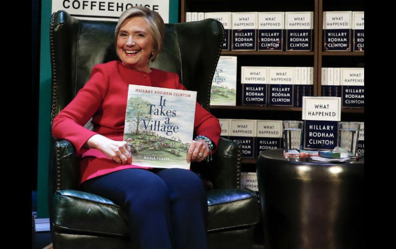 En el libro, que publica Simon & Schuster y salió a la venta el pasado martes. AP / C. Kaster