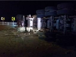 Cerca de las 09:30 horas el vehículo volcado fue retirado de la vía. ESPECIAL / UEPCBJ