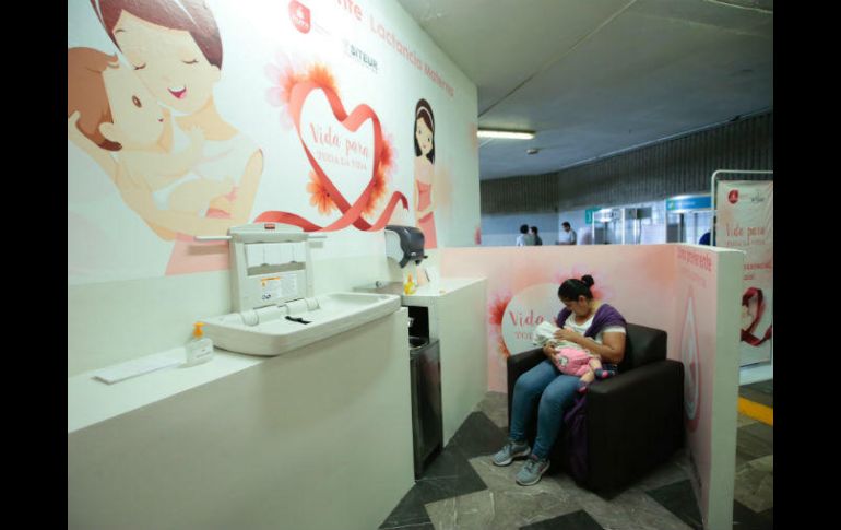 Con estas acciones las autoridades pretenden que la lactancia materna sea vista como un acto natural. EL INFORMADOR / F. Antilano