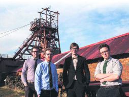 Public Service Broadcasting. El grupo, listo para subir al escenario del C3 Stage. ESPECIAL /