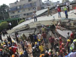 En el lugar 21 niños y cuatro adultos fallecieron, mientras que 11 personas han sido rescatadas con vida. AP / C. Cisneros