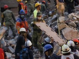 La víspera, en otro esfuerzo por ayudar a los mexicanos afectados, Google activó un localizador de personas. EFE / S. Gutiérrez