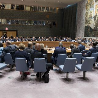 Países de la ONU firman prohibición de armas nucleares