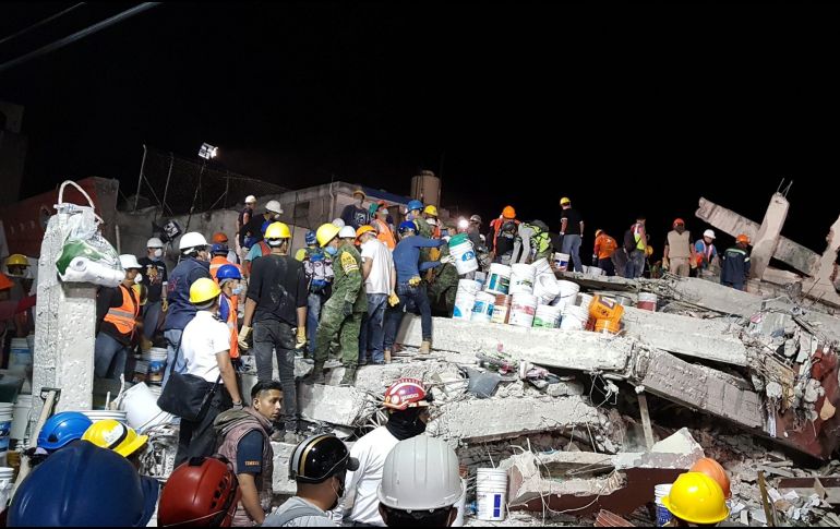 AT&T suspende temporalmente cargos asociados con el uso de su red en México y Estados Unidos.