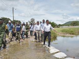 Peña Nieto estuvo acompañado de Osorio Chong y Salvador Cienfuegos así como los secretarios de la Marina y Salud.