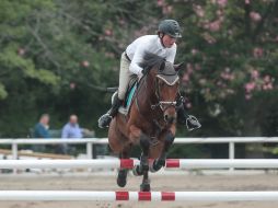Fernando Godinho, a lomos de 'Elexo', realiza su recorrido de desempate ayer en el Guadalajara Country Club.