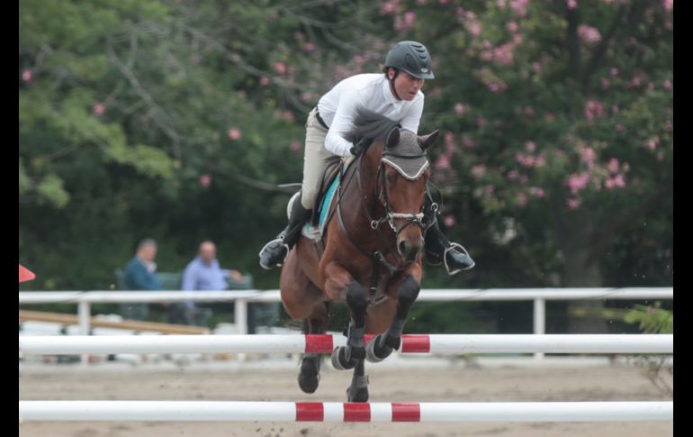 Fernando Godinho, a lomos de 'Elexo', realiza su recorrido de desempate ayer en el Guadalajara Country Club.