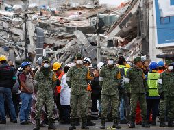 Habitantes capitalinos y rescatistas evacuaron los inmuebles y las zonas de trabajo ante la llamada de alerta.