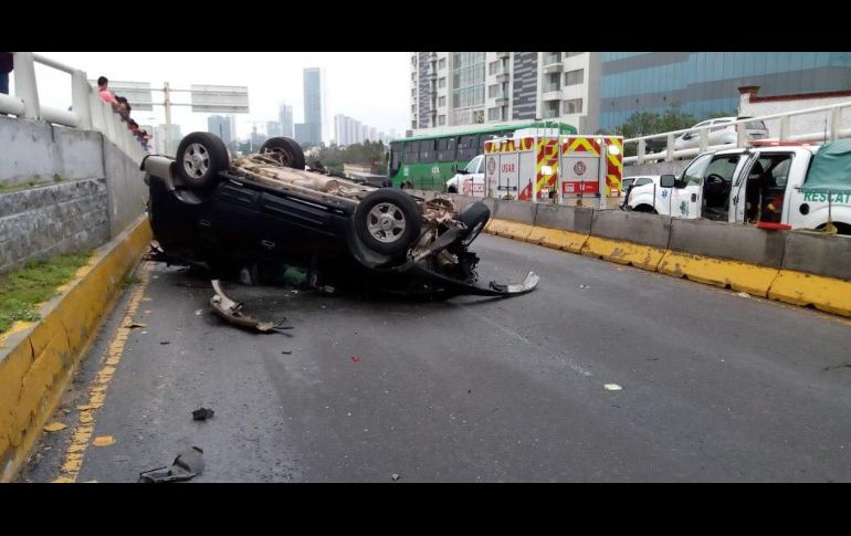 Los tripulantes fueron trasladados a la Cruz Verde para recibir atención médica.