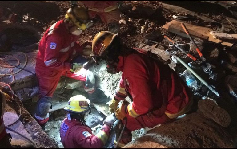 Se presume que en el lugar había más de 40 personas que quedaron atrapadas.