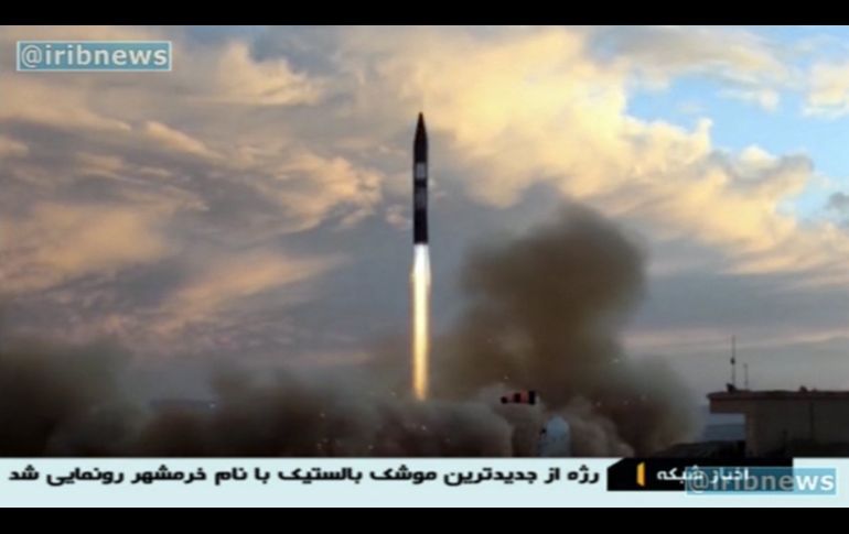 La televisión estatal iraní difundió imágenes del lanzamiento del misil Joramshahr.