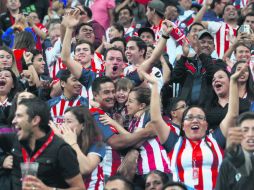 Los seguidores de Chivas arropan a su campeón, pese a que los resultados no son los esperados.