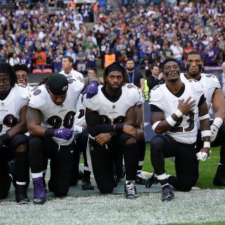 Cuervos y Jaguares se arrodillan contra Trump