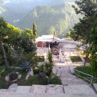 Trailer choca contra auditorio de la Barranca de Huentitán