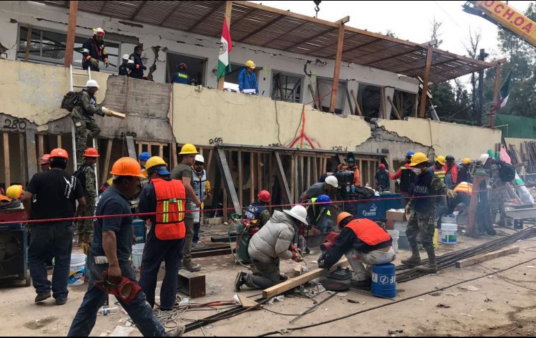 El titular de la Semar no descarta que haya vida en la zona.