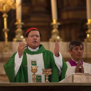 Cardenal y fieles oran por víctimas y heridos del sismo