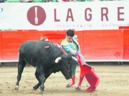 Ante una aceptable entrada en la Nuevo Progreso, el tapatío Arturo de Alba dio muestra de calidad y cortó la única oreja de la tarde.