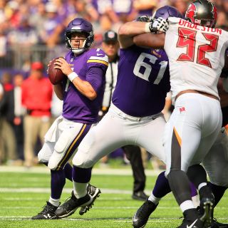 Vikingos se imponen a Bucaneros en la NFL